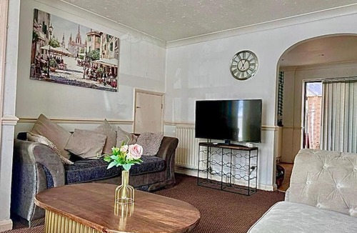 Chafford Hundred Apartment | Bull Double bed in shared house