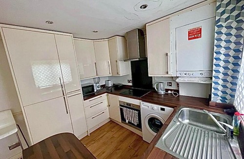 Chafford Hundred Apartment | Bull Double bed in shared house