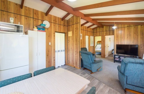Saint Omer House | Bulwer beachfront retreat - Cottage #2