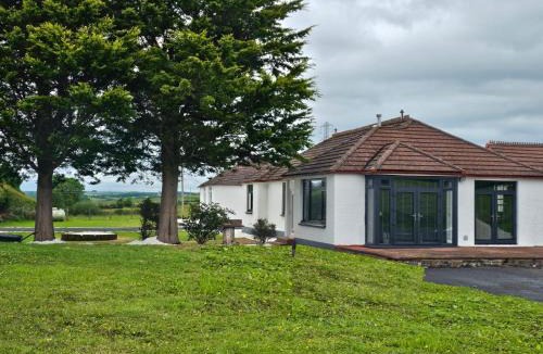Ayr Cabin | BUNGALOW 3 BEDROOMS 2 LIVING ROOM 1 KITCHEN 2 BATHROOMs