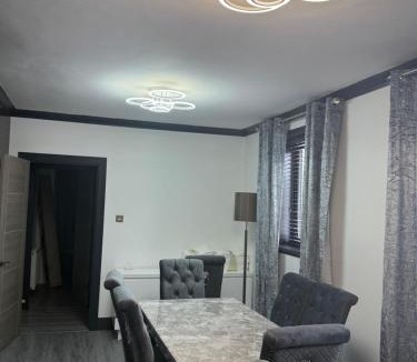 Ayr Cabin | BUNGALOW 3 BEDROOMS 2 LIVING ROOM 1 KITCHEN 2 BATHROOMs