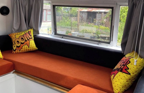 Bury St Edmunds Cabin | Bury - Lodge - Sleeps 2 - Parking