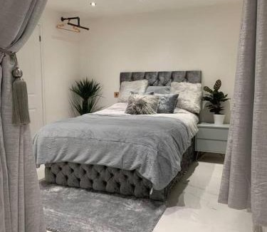 Bury St Edmunds Apartment | Bury St Edmunds - Apartment - Sleeps 2 - Parking