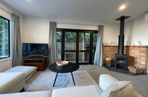 Akaroa House | Bushside Cottage - Akaroa Holiday Home