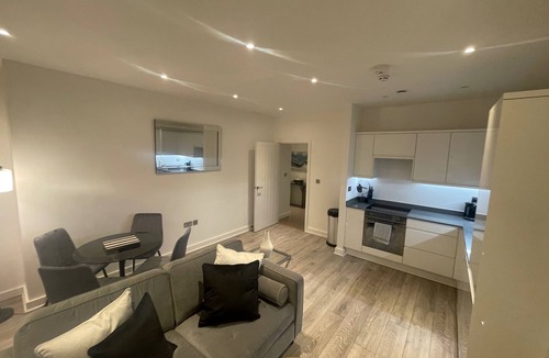 St Albans Apartment | Business Suite Lux 2 Bed Apartment in St Albans