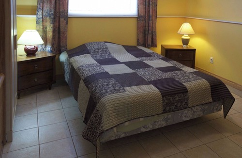 Bluewater Cottage | But'n'ben! Large Cottage near the Lake!