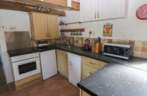 Crynant Cottage | BUTTERSLADE, pet friendly, with open fire in Port Eynon