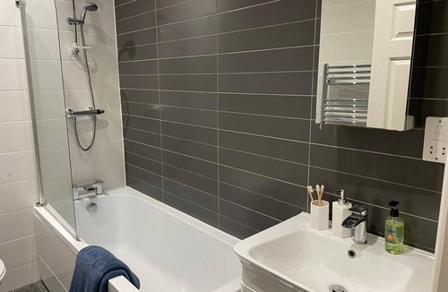 Liverpool Apartment | By Allerton Manor & Beatles Spots | Free Parking