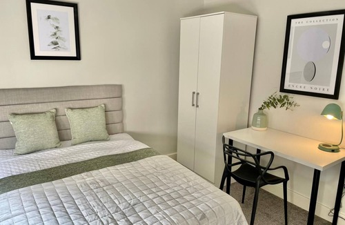 Liverpool Apartment | By Allerton Manor & Beatles Spots | Free Parking