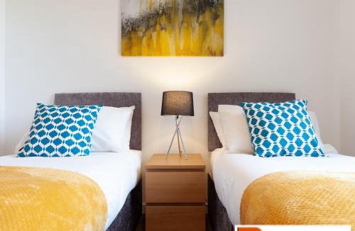 Paisley Apartment | ByEvo 5 Brabloch - Close to GLA - Perfect Getaway or Working away from Home