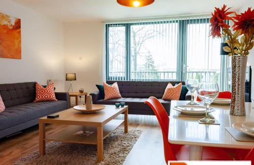 Paisley Apartment | ByEvo 5 Brabloch - Close to GLA - Perfect Getaway or Working away from Home
