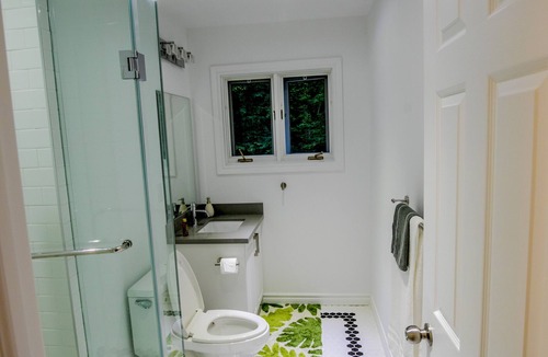 Lyndhurst Cottage | Serenity Awaits you at Grippen Lakehouse (Lakefront)
