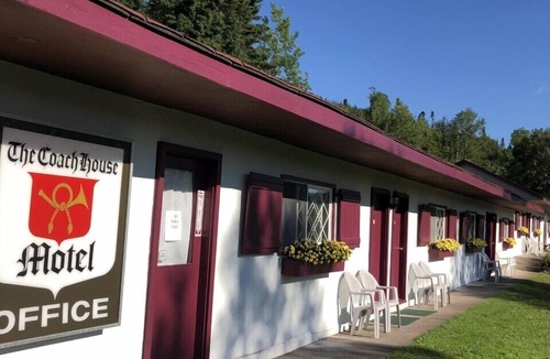 Rossport Hotel | Coach House Motel 20 km East Terrace Bay