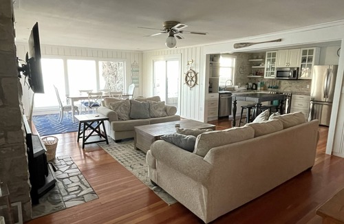 Hamilton Cottage | Cabana Lake House - welcome to our pet friendly paradise on the lake!