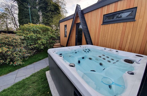 Tain Cabin | Cabin-Apartment-Private Bathroom-Countryside view