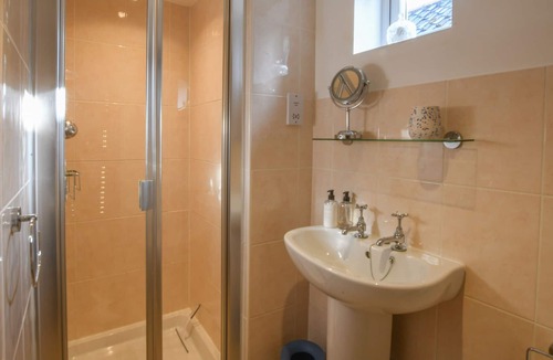 Westleton Cottage | CAINES COTTAGE, WESTLETON, pet friendly, with a garden in Westleton