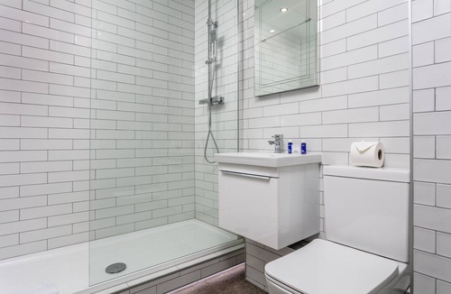 Ayr Apartment | Cairn Suite - Donnini Apartments