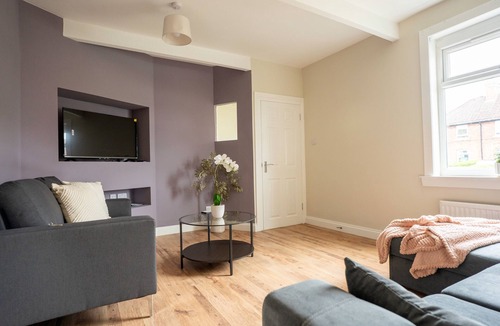 Rosyth House | Caledonia Luxe Stays Short Lets Agency Dunfermline
