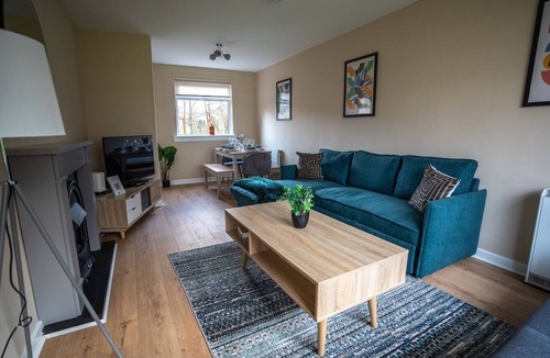 Glasgow Apartment | Caledonia Luxe Stays Short Lets Agency Grangemouth