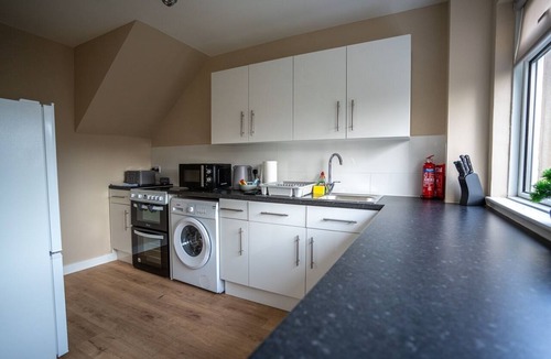 Glasgow Apartment | Caledonia Luxe Stays Short Lets Agency Grangemouth