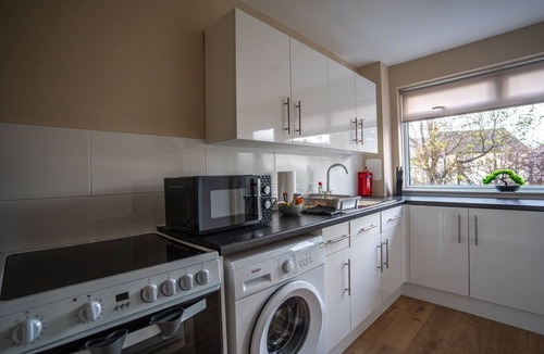 Glasgow Apartment | Caledonia Luxe Stays Short Lets Agency Grangemouth