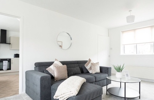 Broxburn House | Caledonia Luxe Stays Short Lets Agency Broxburn