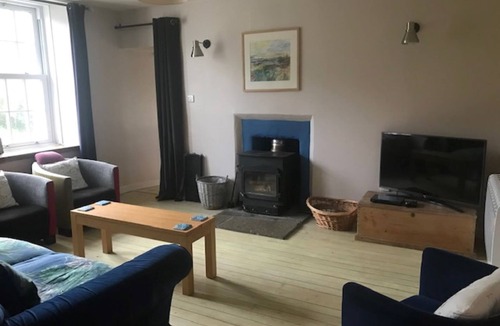 Ulva House | Calgary Farmhouse - pet friendly & ideal for families