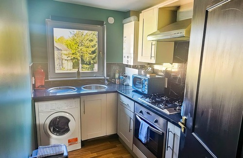 Paisley Apartment | Calm 2-Bed Paisley · RAH · Airport · Free Parking