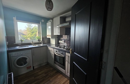 Paisley Apartment | Calm 2-Bed Paisley · RAH · Airport · Free Parking