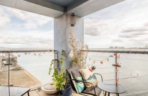 Granton Apartment | Calming Sea View City Apartment