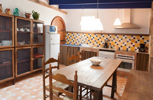 Rabos House | Can Caliro. Accommodation for 6 in a rural farmhouse