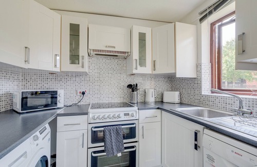 Rotherhithe Apartment | Canada Water 2-bed Flat, Sleeps 6 Central London