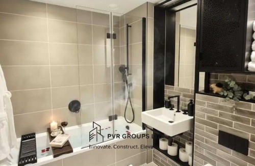 Lansbury Apartment | Canary Wharf Riverside Flat - Balcony - DLR 2 mins - Fast WiFi - Sleeps 3