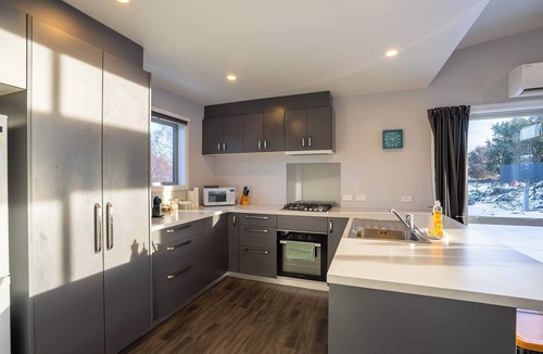 Tekapo House | Capricorn - 2BR, Easy Drive to Dark Sky, Dining