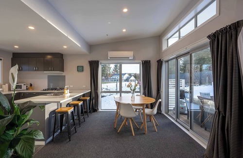 Tekapo House | Capricorn - 2BR, Easy Drive to Dark Sky, Dining