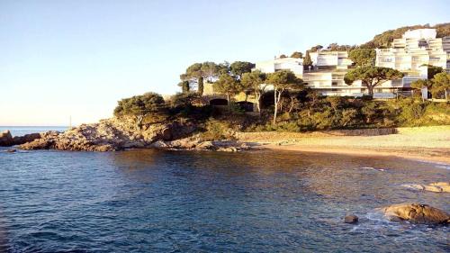Salionc Apartment | Carabela – Terraza y Vistas al Mar en Cala Salions