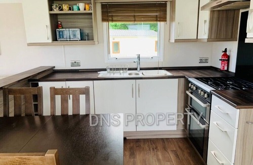 Winestead Cabin | Caravan - Sleeps 6 - Near The Deep & Old Town