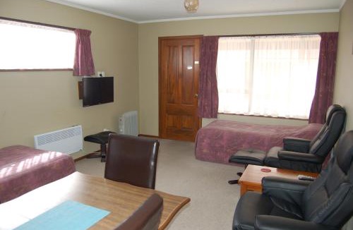 South Dunedin Hotel | Carisbrook Motel