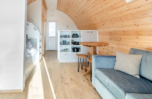 Mappleton Cottage | CARLTON MANOR POD 1, family friendly, with a garden in Aldbrough