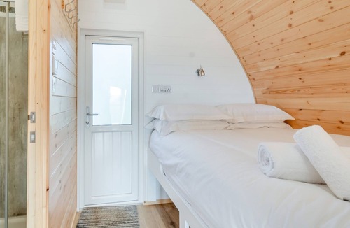 Mappleton Cottage | CARLTON MANOR POD 1, family friendly, with a garden in Aldbrough