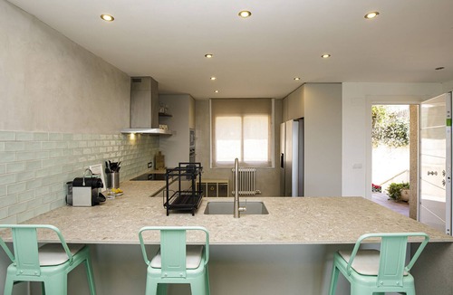 Montjuic House | Casa con Bonitas Vistas en Montjuic, Girona