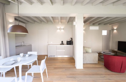 Ponti sul Mincio Apartment | Casa Cordigero Adults Only - Ulivo Apartment with Shared Pool, Wi-Fi, and Air Conditioning