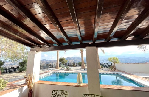 Rio Velez House | Casa del Burro Perezoso -stilvoll, Rustikal, Pool, Palmen, Atemberaubender Blick