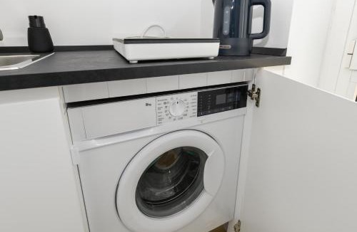San Felice del Benaco Apartment | Casa Elda - Parcheggio Gratuito - Centro storico di San Felice del Benaco, Lago di Garda