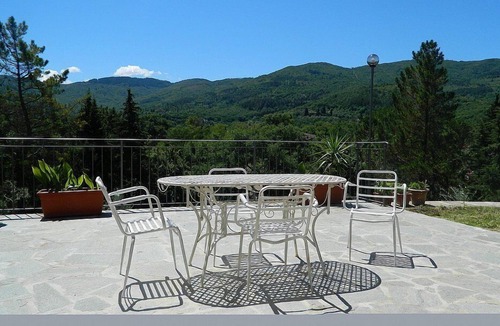 Pieve al Bagnoro Apartment | Casa Ennio: A modern and graceful two-story apartment that is part of a villa situated in a quiet location, a few minutes from the town center, with Free WI-FI.