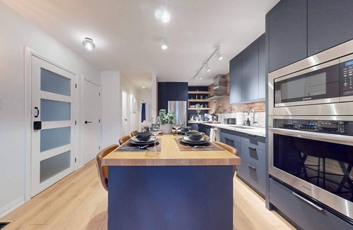 Leslieville Hotel | Casa Hotels Elegant 2BR Suite in Leslieville