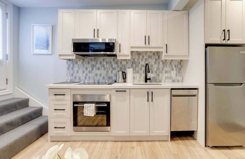 Leslieville Hotel | Casa Hotels: Stylish Suite with Patio—Leslieville