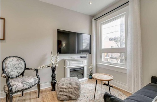 Leslieville Hotel | Casa Leslieville - 2BR Suite with LRG Patio