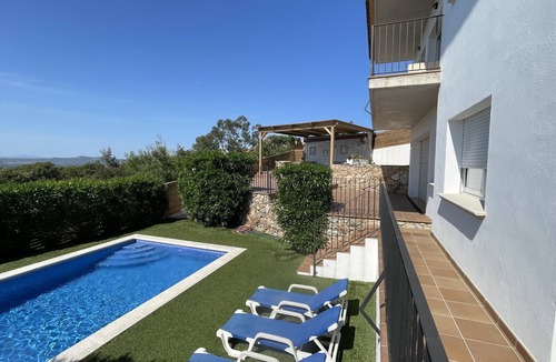 Pals Villa | Casa Loto beautiful modern familiy house