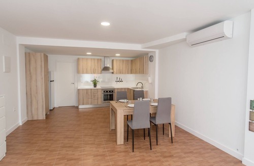 Pobles de l'Oest House | Casa Orrente, in Valencia easy to park, next to the Fair